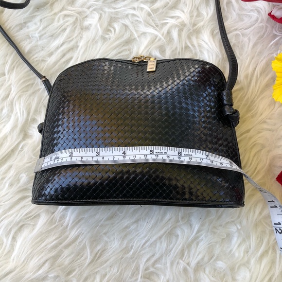 🌺vintage woven leather crossbody bag🌺 - Picture 6 of 11